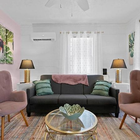 The Pink Oasis Waterfront 1 Bed Apt Apartment Tampa Bagian luar foto