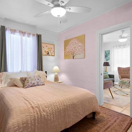 The Pink Oasis Waterfront 1 Bed Apt Apartment Tampa Bagian luar foto